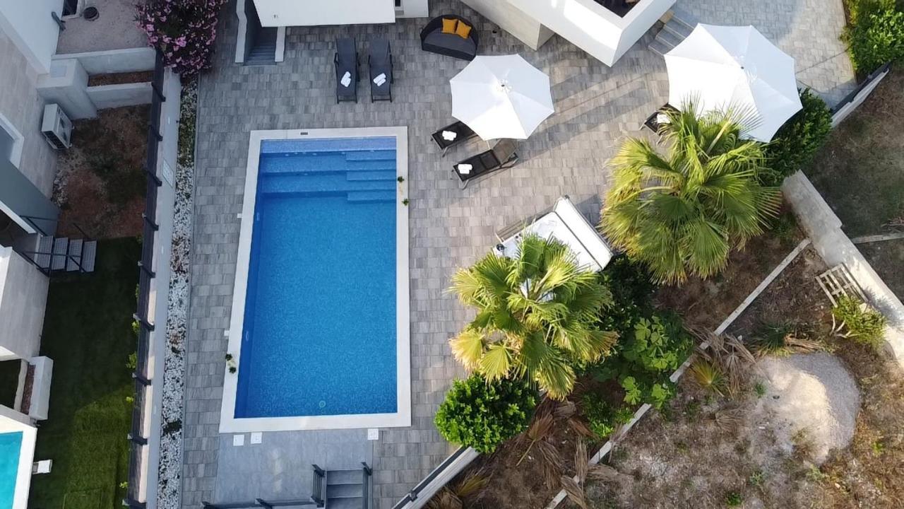Apartments Pool Villa Aldura Новаля Екстер'єр фото