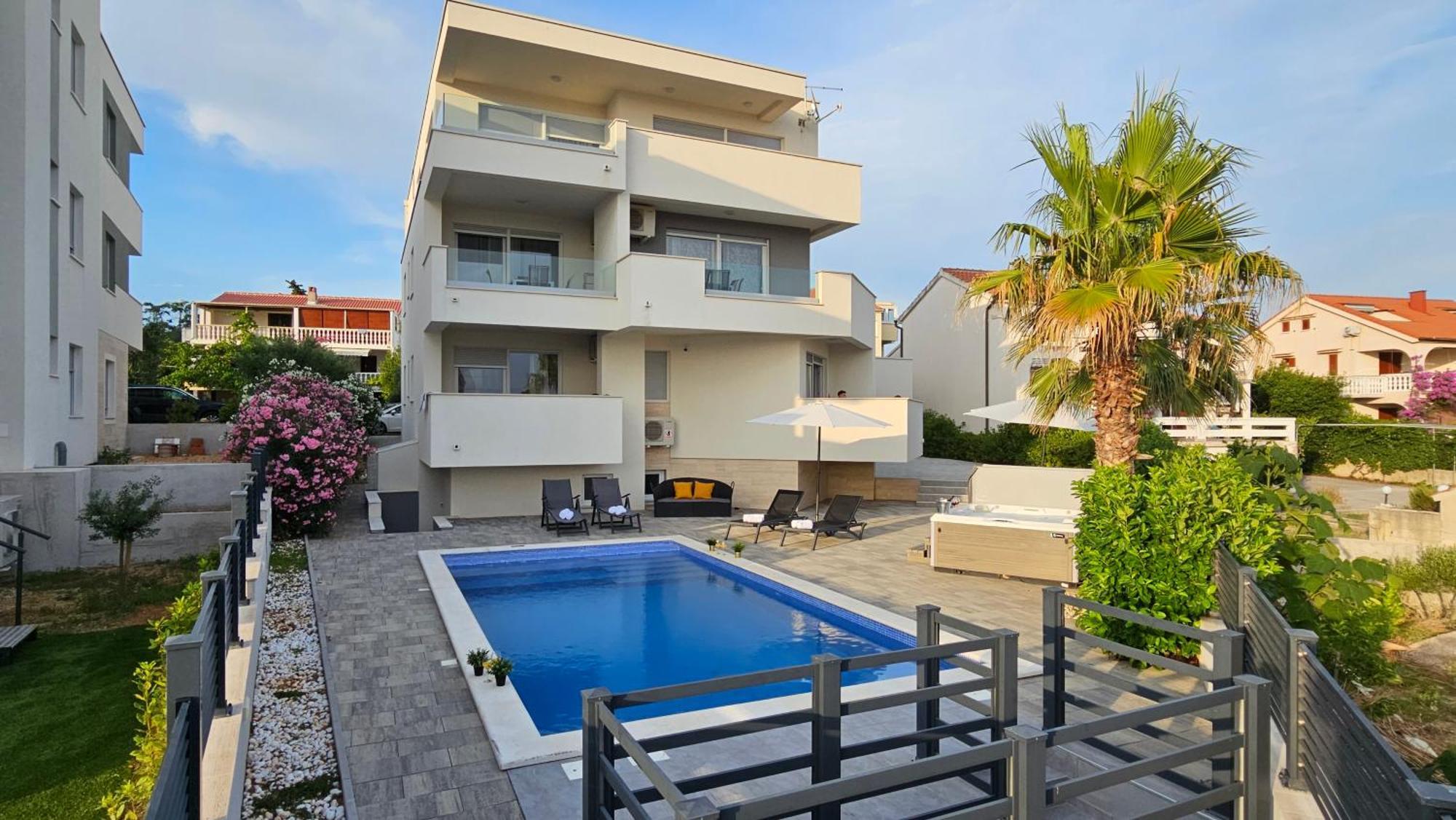 Apartments Pool Villa Aldura Новаля Екстер'єр фото