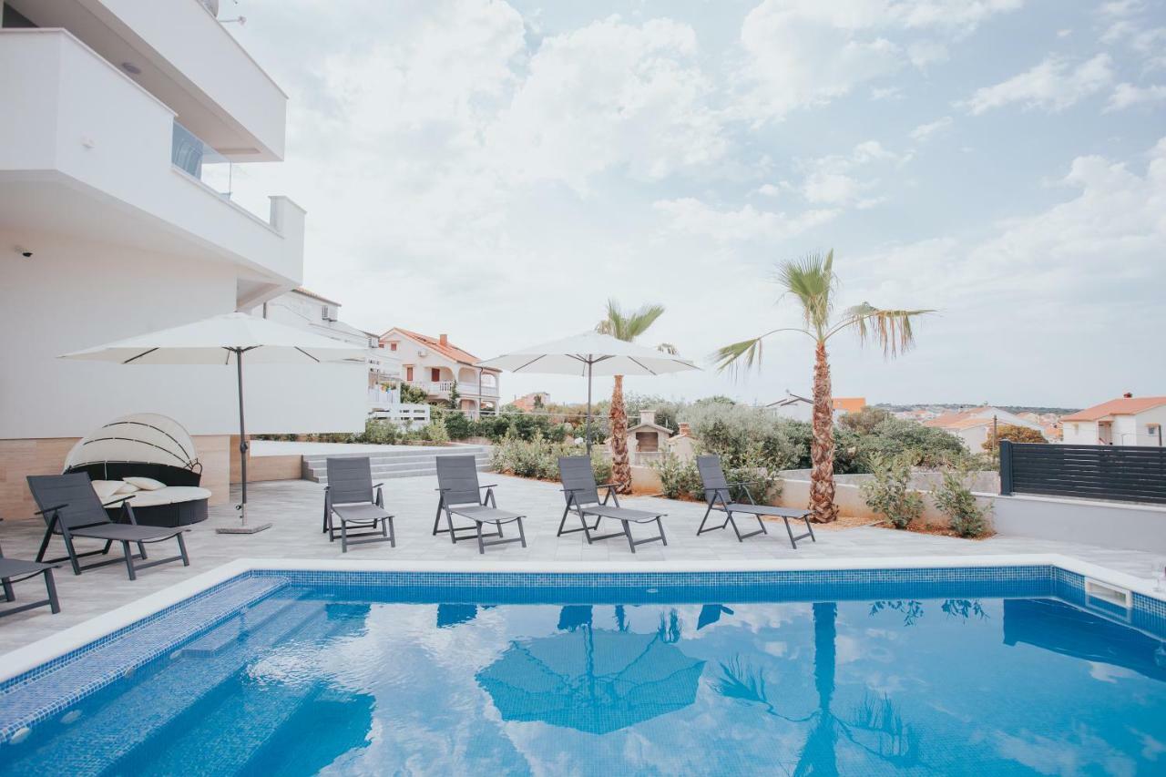 Apartments Pool Villa Aldura Новаля Екстер'єр фото